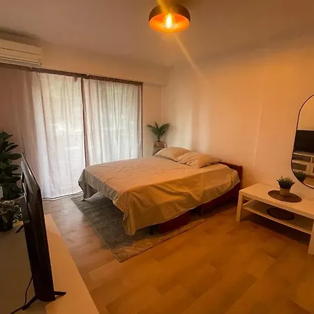 Joli Au Centre De Les Pins Apartment